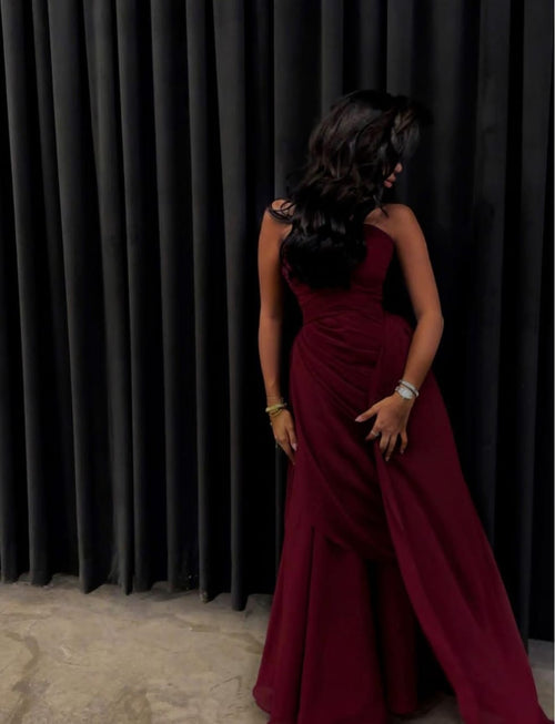 Elegant strapless gown