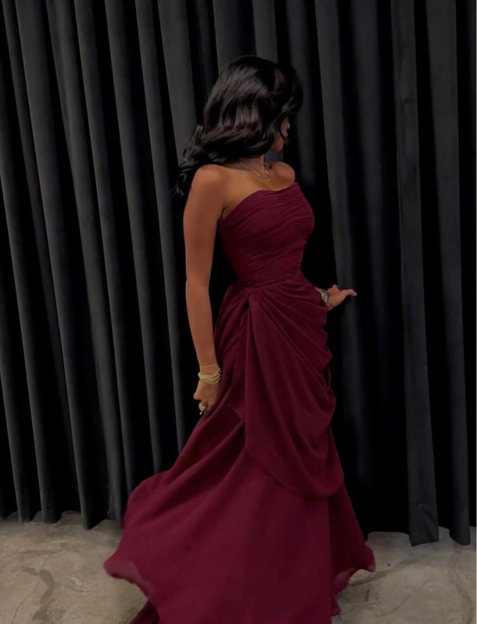 Elegant strapless gown