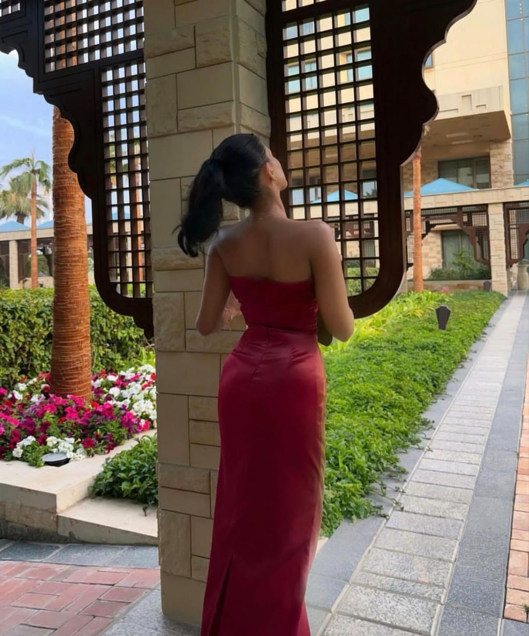 Elegant Women's wedding dress